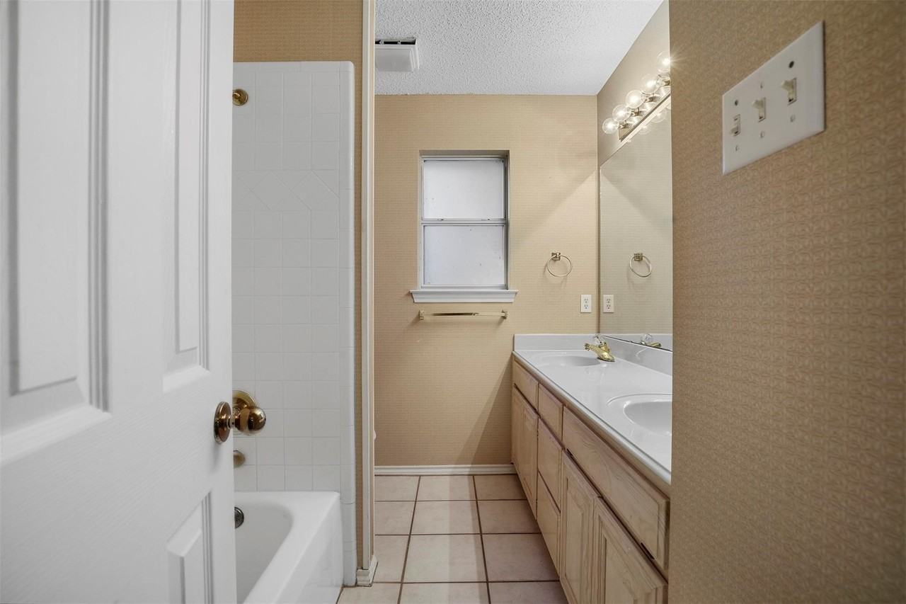 3040 Flamingo Cir - Photo 6 of 14