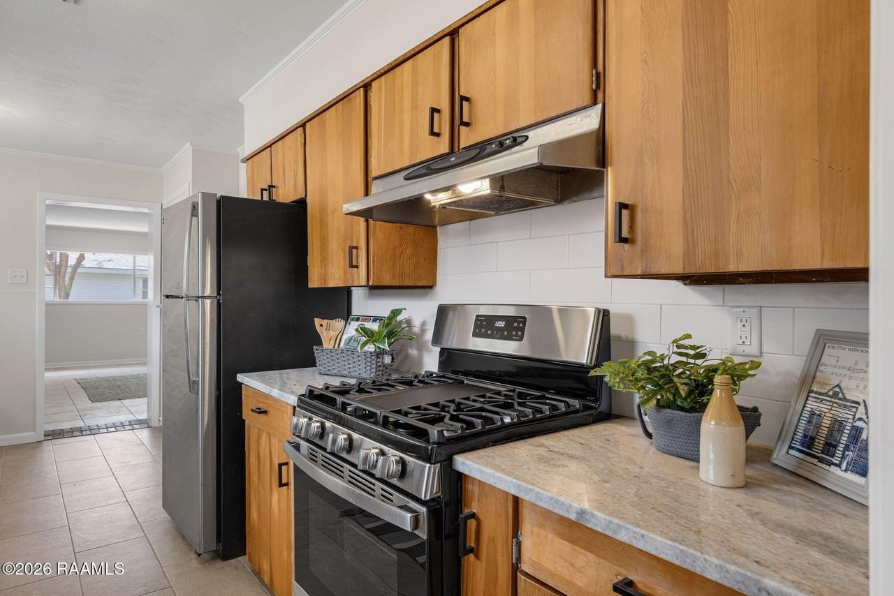 209 Karen Dr - Photo 3 of 23