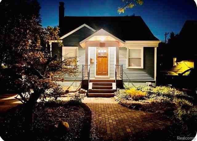 556 Bird Ave - Photo 3 of 23