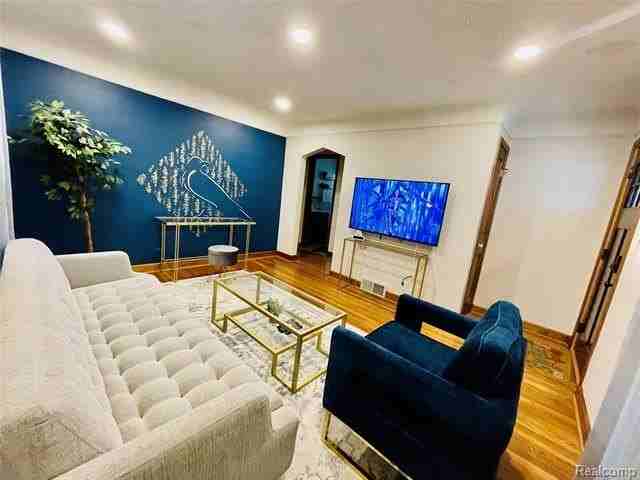 556 Bird Ave - Photo 4 of 23