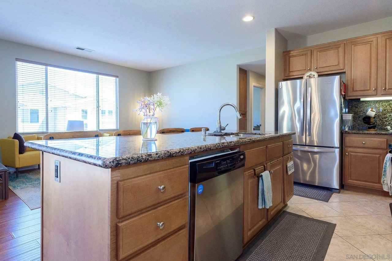 2226 Birds Nest Ln - Photo 4 of 25