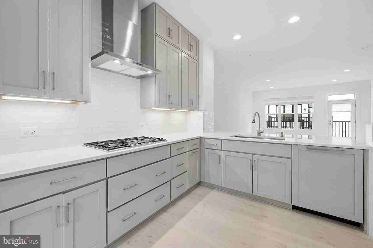 11344 Emerald Park Rd - Photo 7 of 38