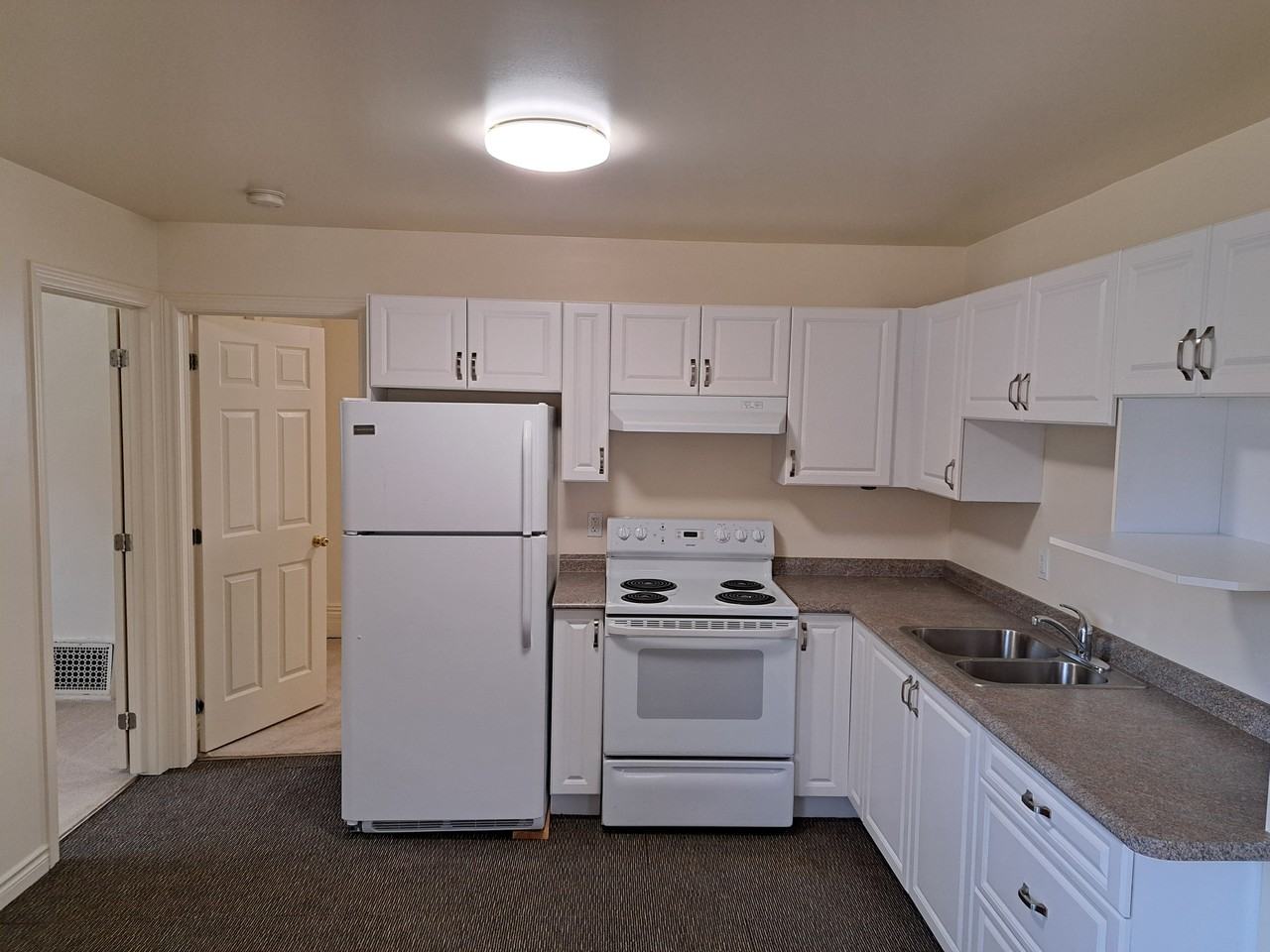 740 George Street North - Photo 4 of 12