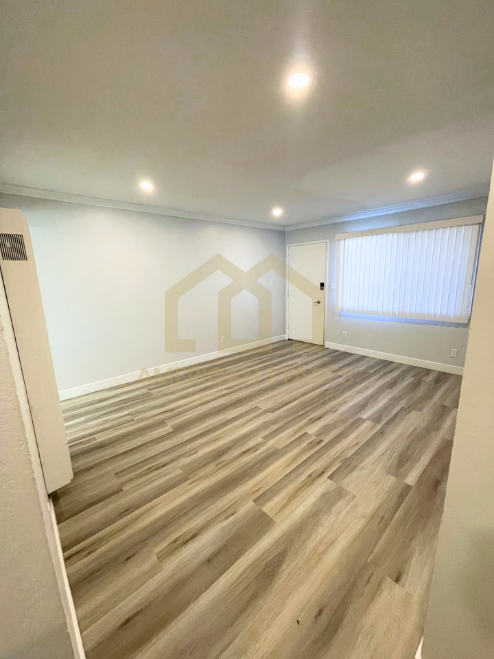 716 N G St #10 - Photo 4 of 12