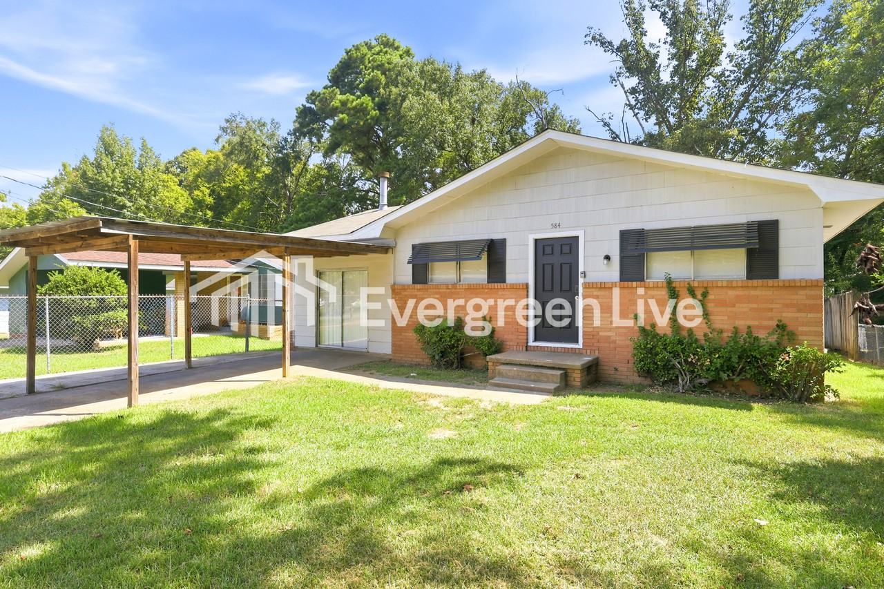 584 Singleton St - Photo 2 of 15