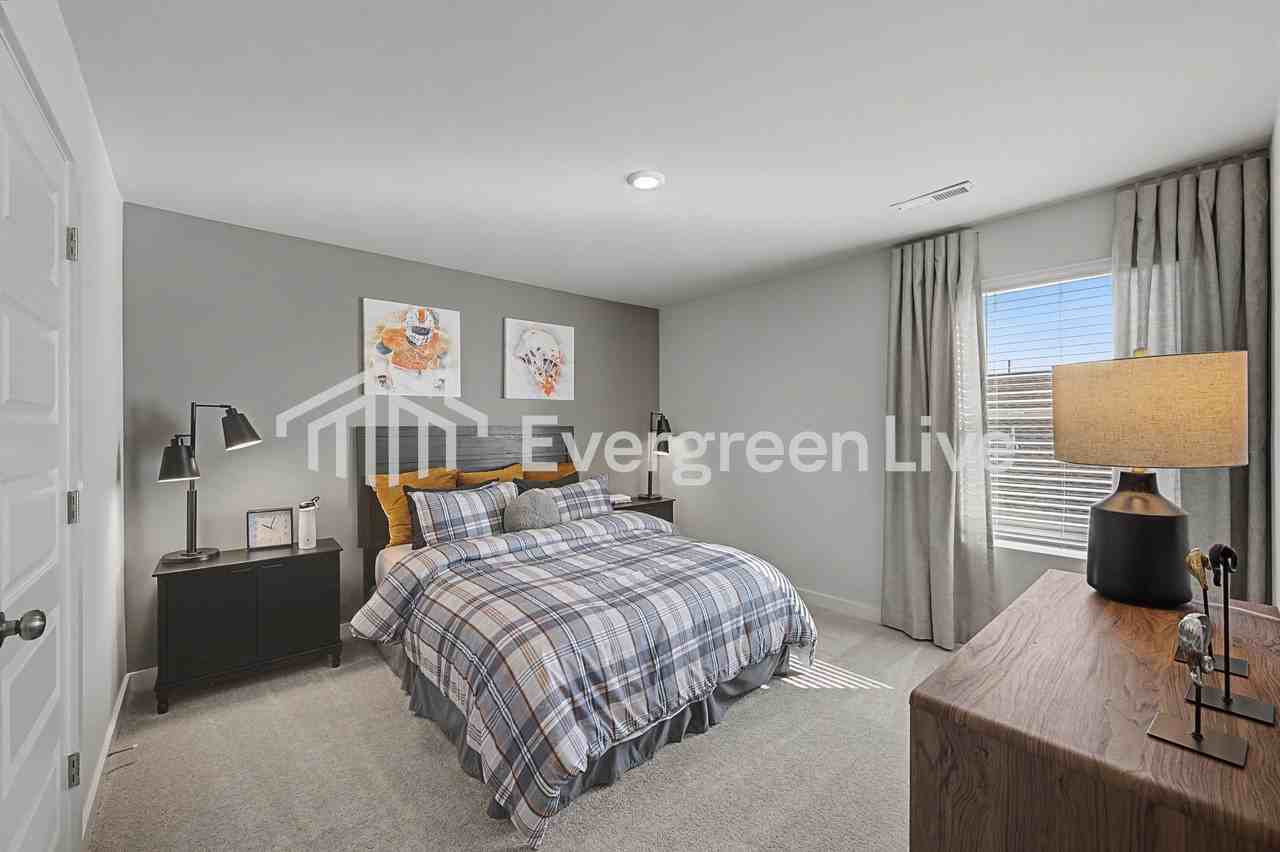 1005 Teddys Way - Photo 3 of 21