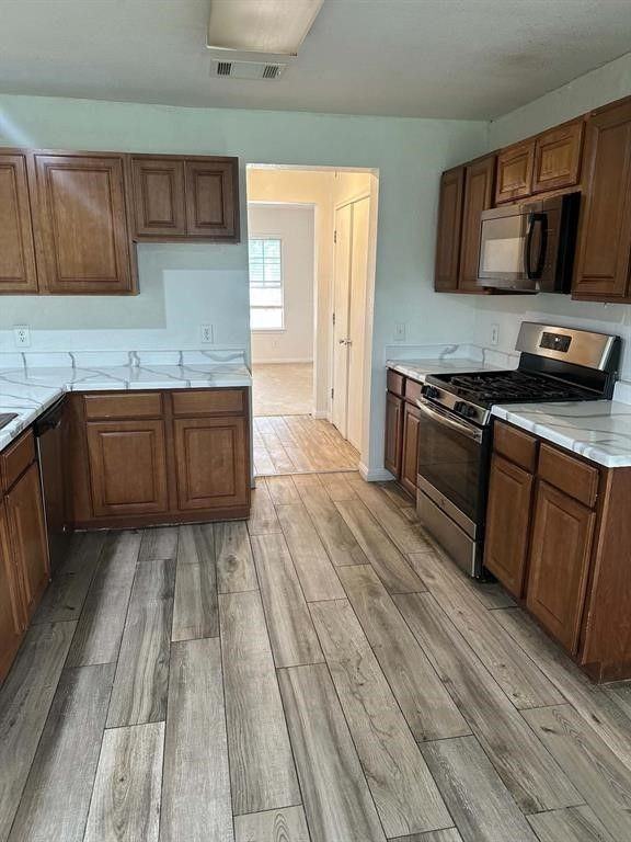 18312 Crestwind Ln - Photo 7 of 13