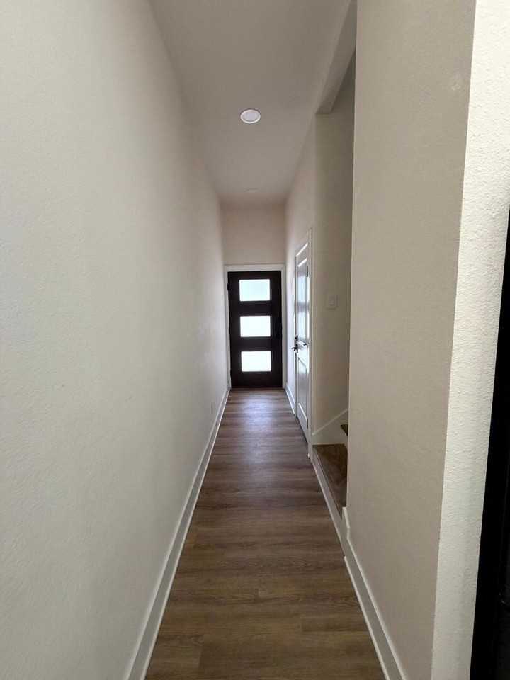 11710 Vance Jackson Rd - Photo 2 of 16