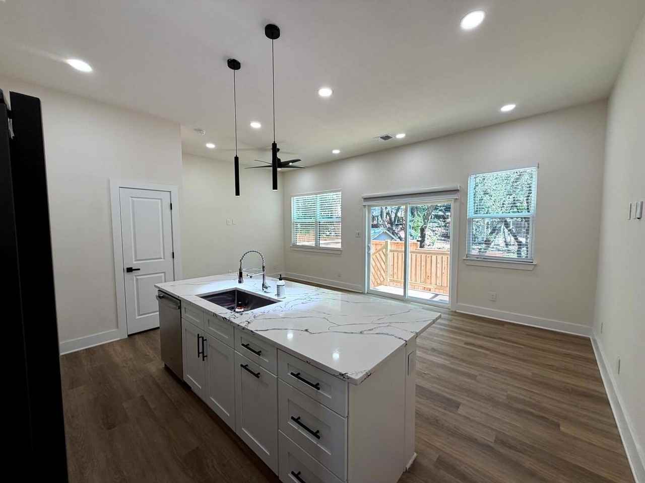 11710 Vance Jackson Rd - Photo 3 of 16