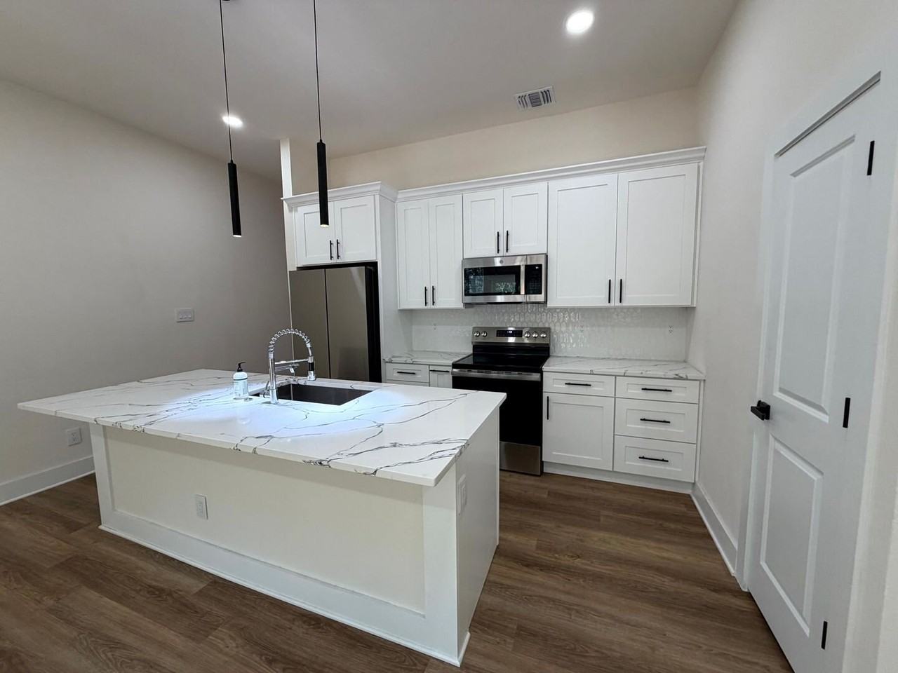 11710 Vance Jackson Rd - Photo 6 of 16