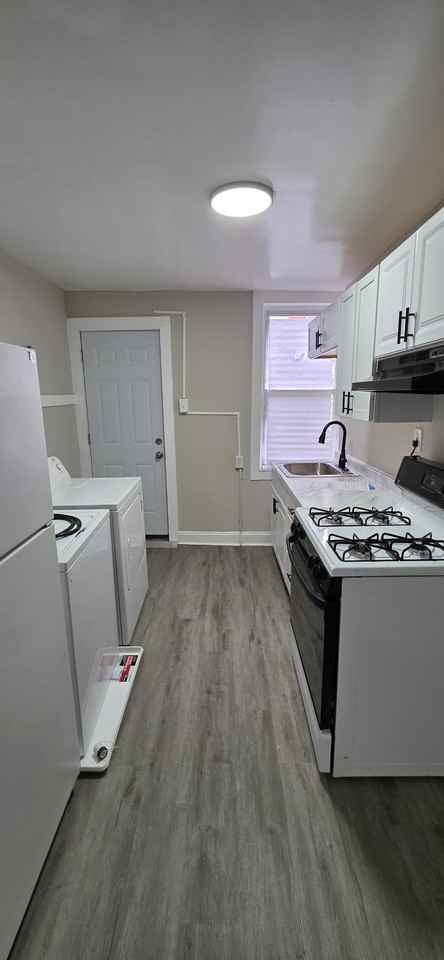 2133 Vine St - Photo 6 of 14