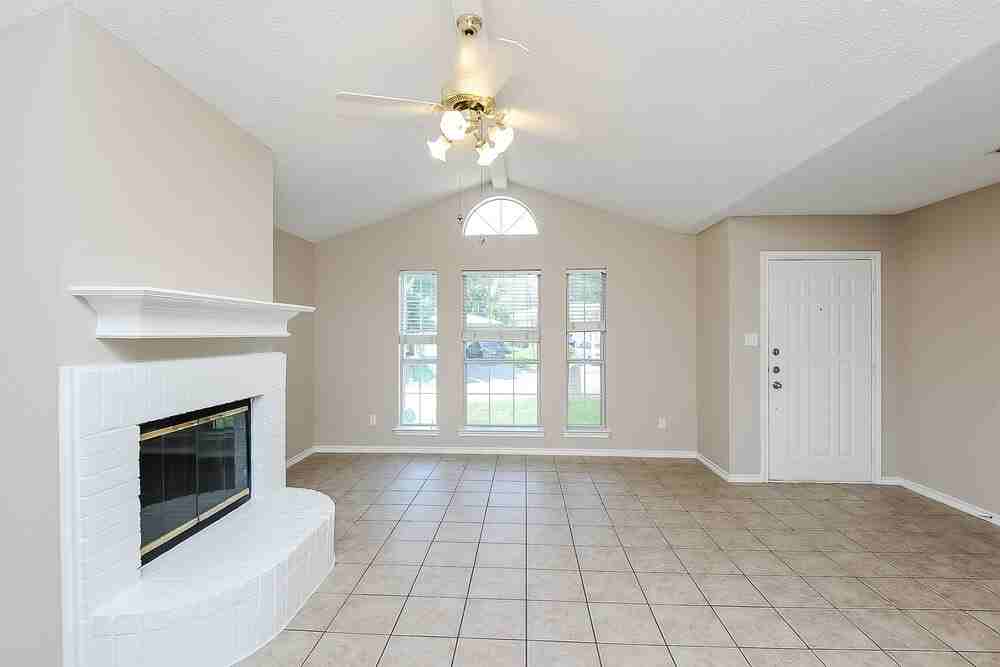 10224 Maverick Dr - Photo 3 of 16