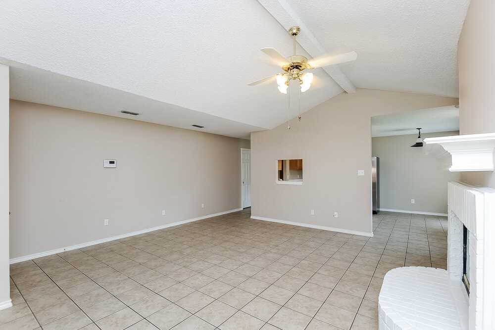10224 Maverick Dr - Photo 5 of 16