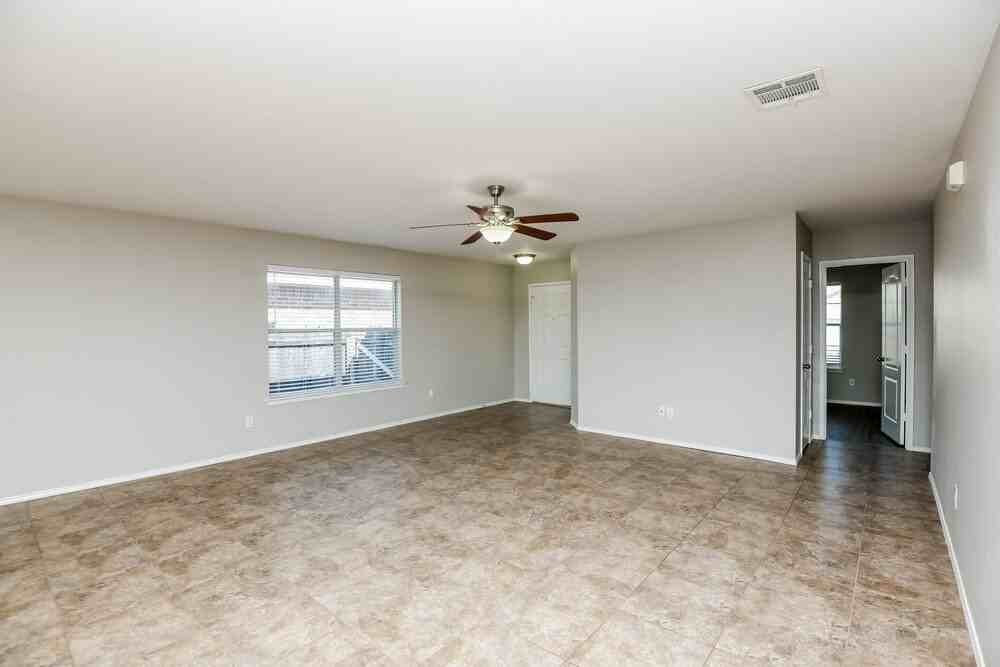 8320 Autumn Creek Trl - Photo 3 of 16