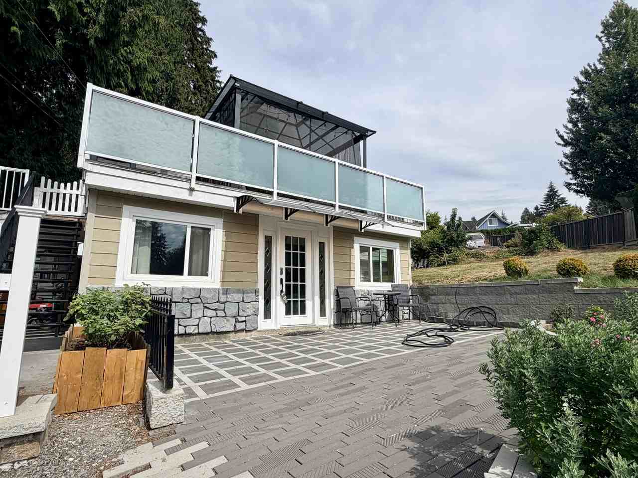 354 Seaforth Crescent - Photo 2 of 16