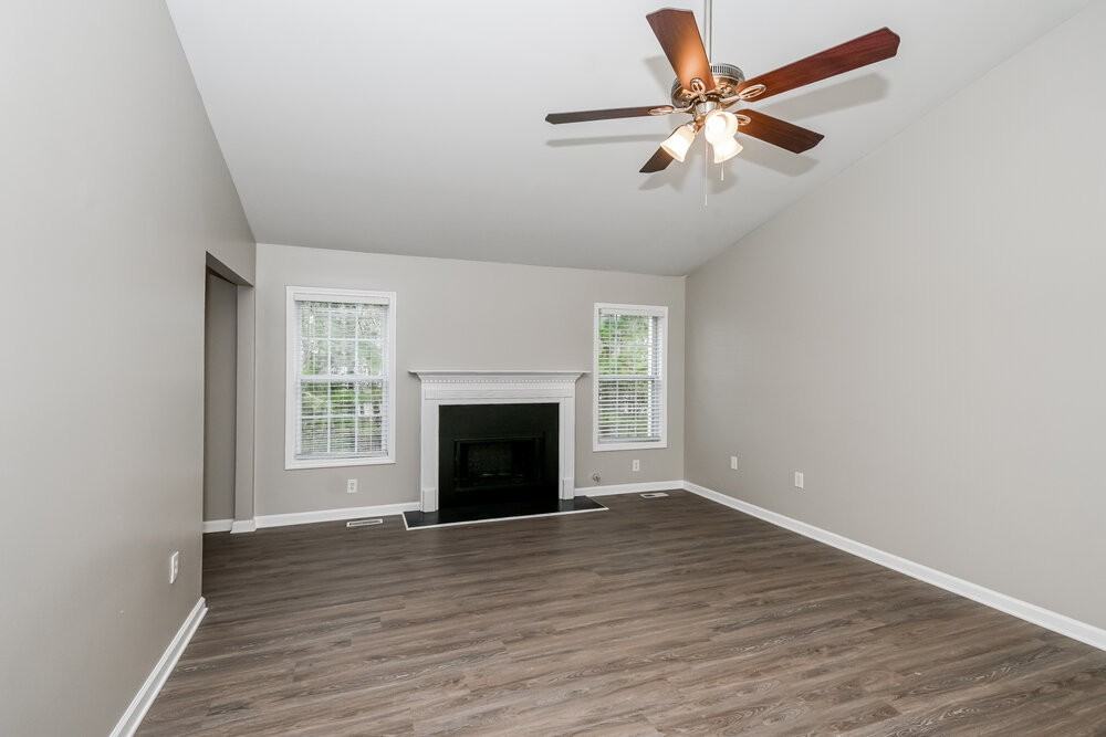6401 Harvester Cir - Photo 4 of 17