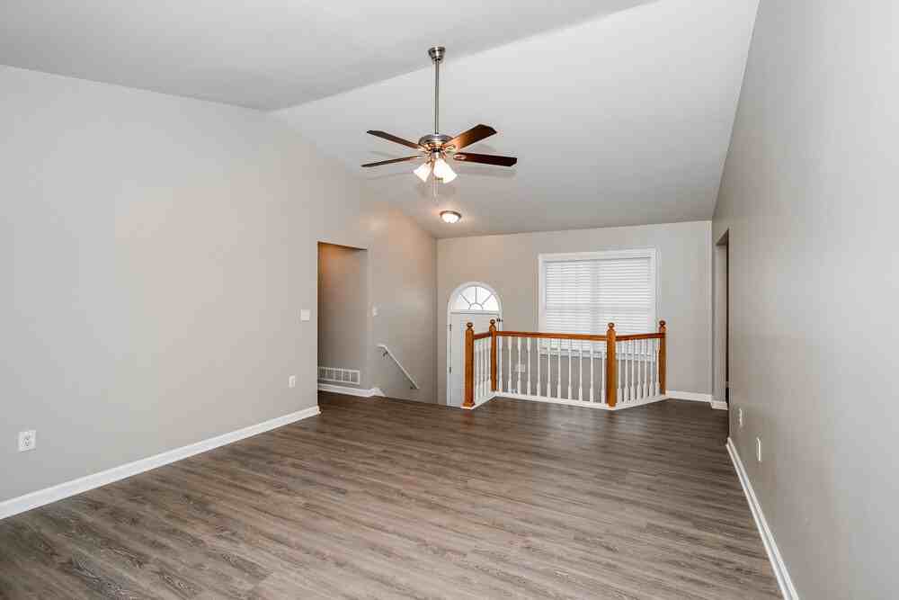6401 Harvester Cir - Photo 5 of 17