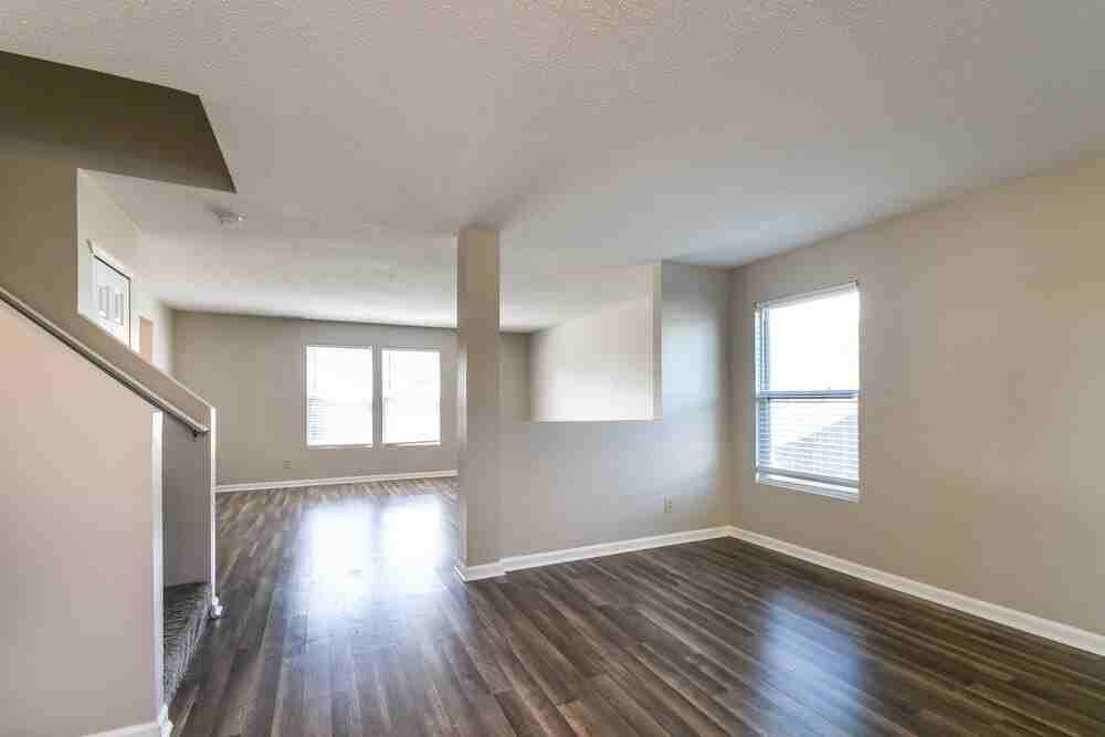 958 Streamside Dr - Photo 4 of 17