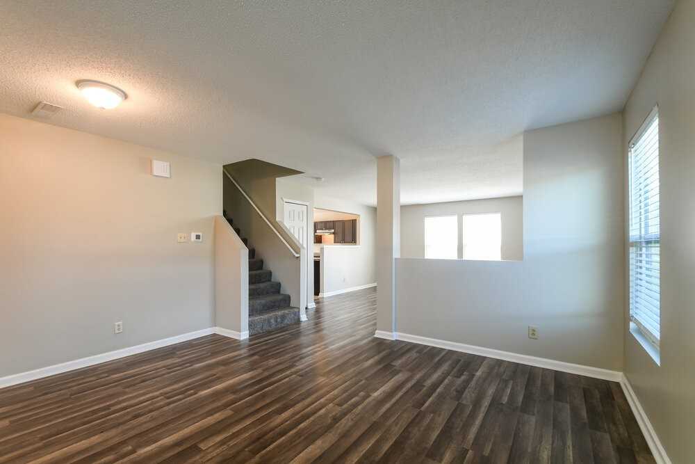 958 Streamside Dr - Photo 5 of 17