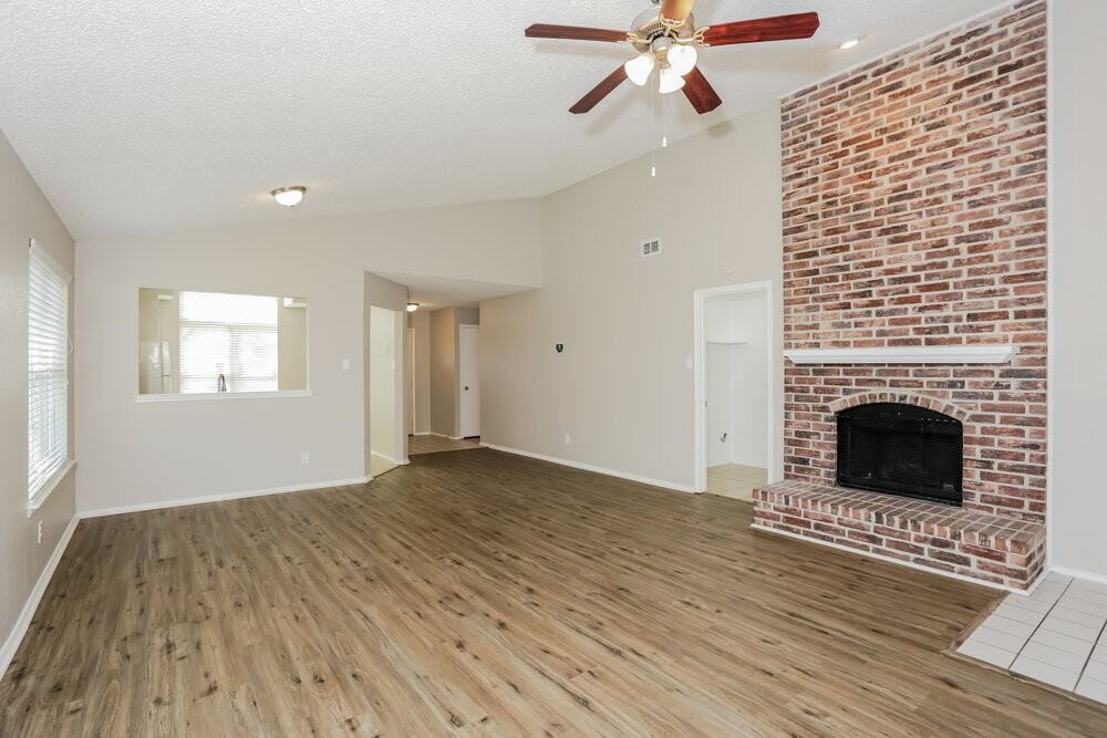838 Weaver St - Photo 4 of 16