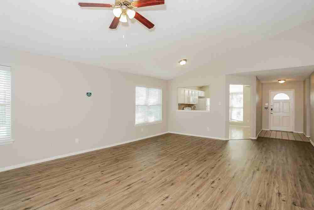 838 Weaver St - Photo 5 of 16