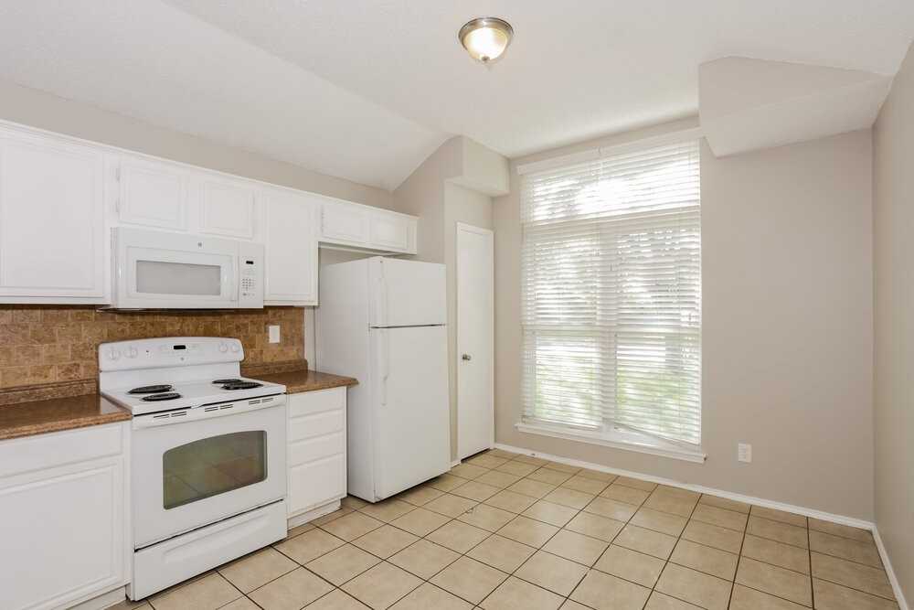 838 Weaver St - Photo 6 of 16