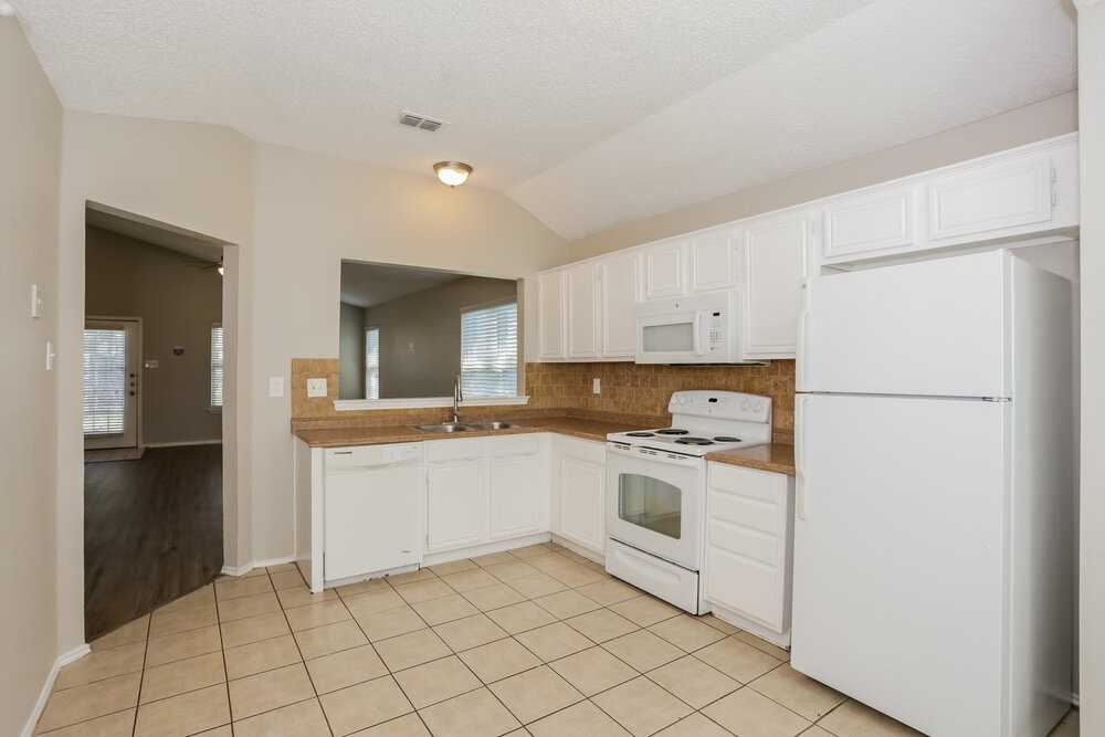 838 Weaver St - Photo 7 of 16
