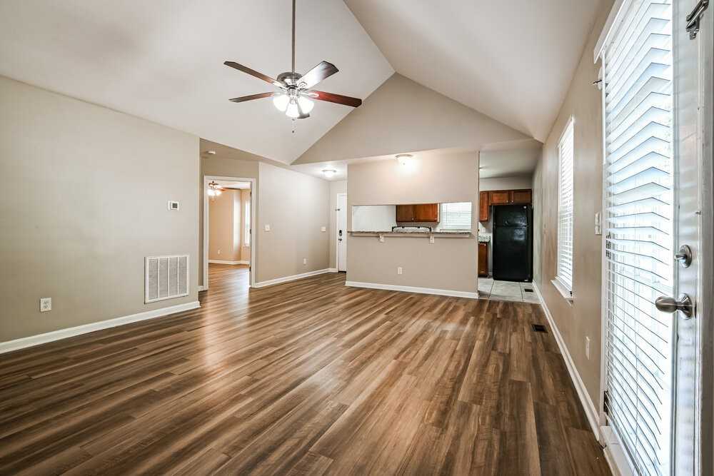 3836 Bullard St - Photo 6 of 16