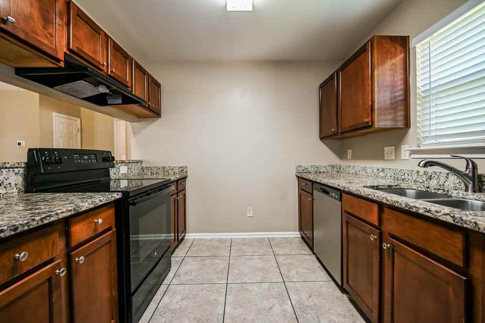 3836 Bullard St - Photo 7 of 16