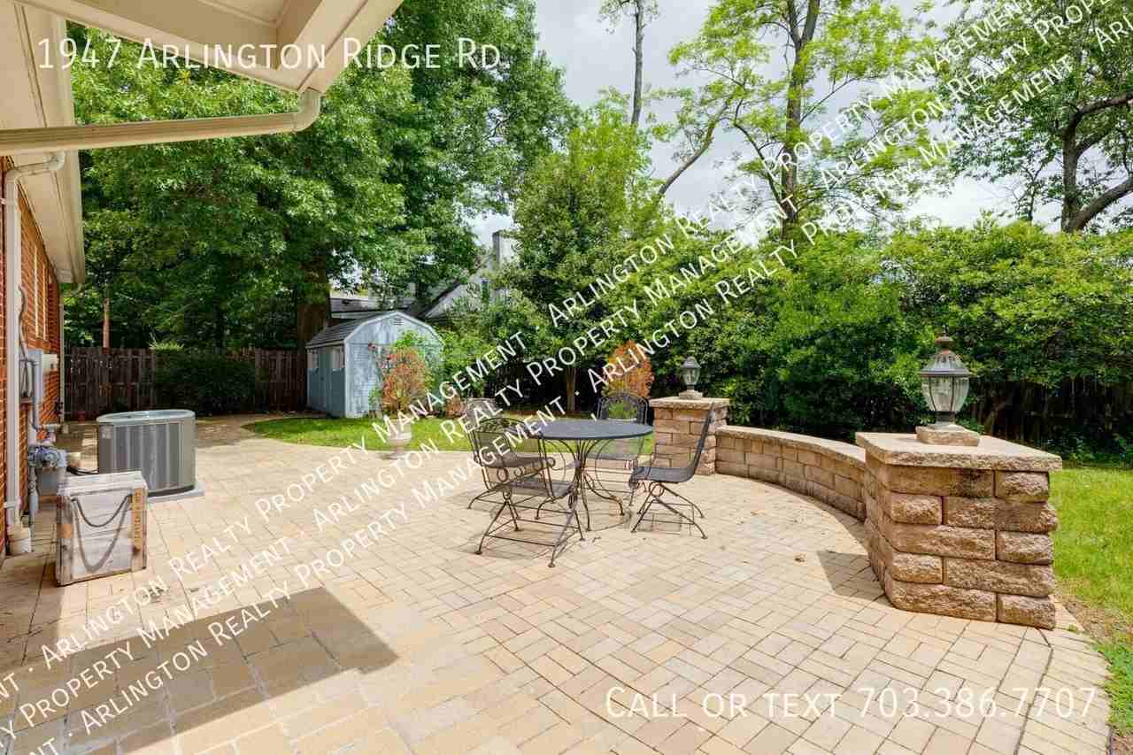 1947 S Arlington Ridge Rd - Photo 2 of 27