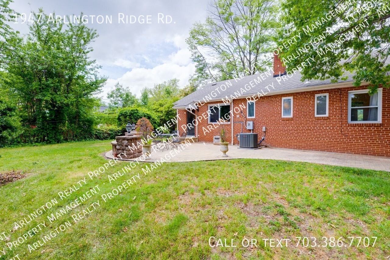 1947 S Arlington Ridge Rd - Photo 5 of 27