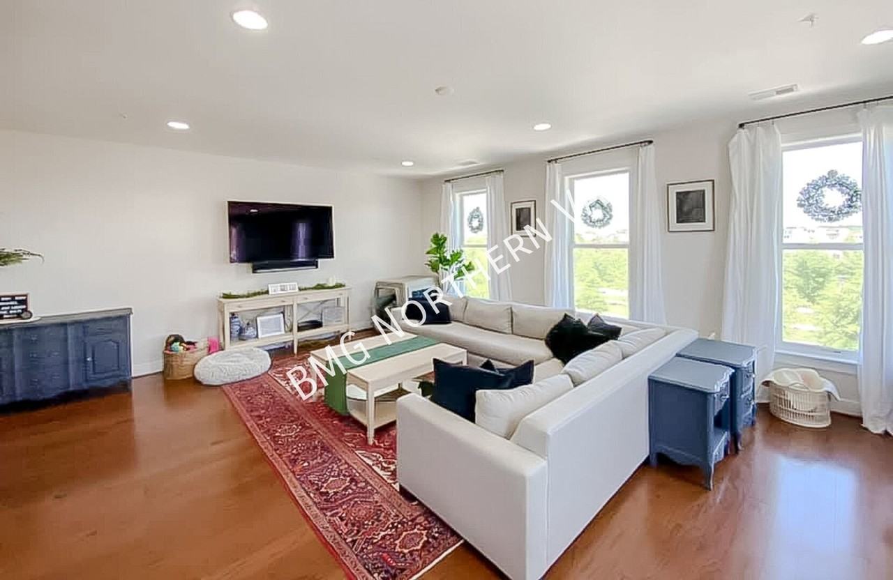 738 Annie Rose Ave - Photo 2 of 39
