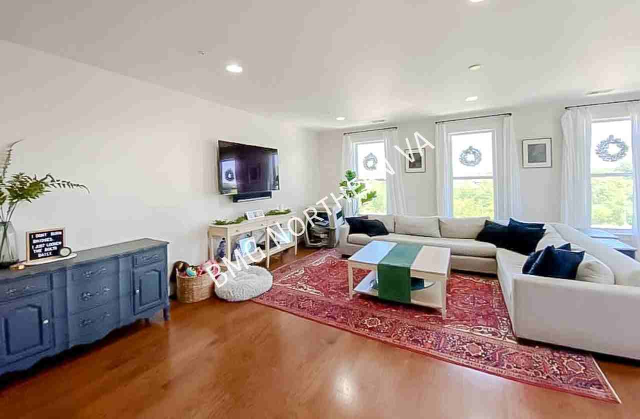 738 Annie Rose Ave - Photo 4 of 39