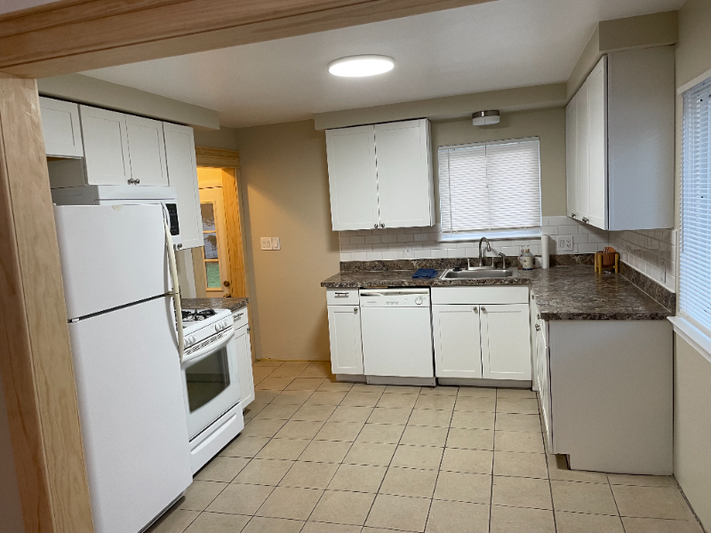 35701 Strathcona St - Photo 6 of 21