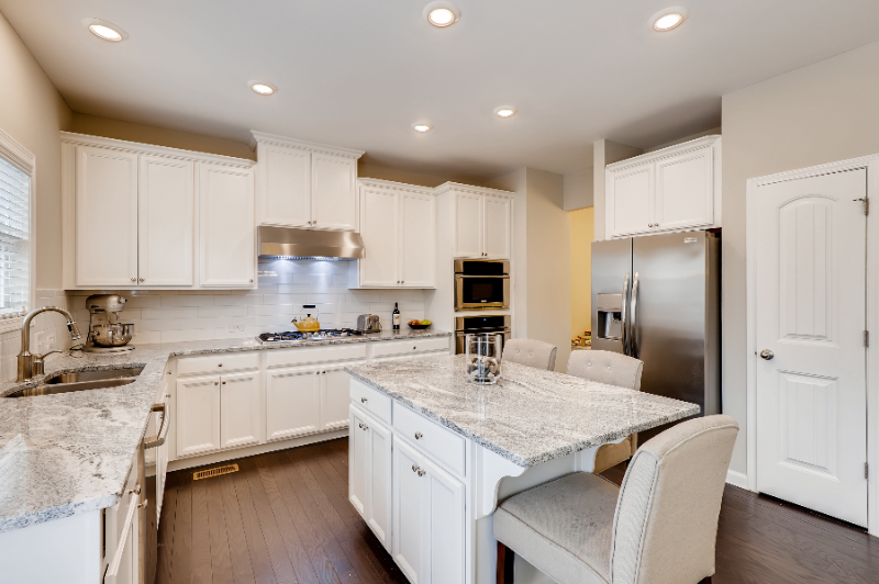 2477 Georgetown Ave - Photo 4 of 11