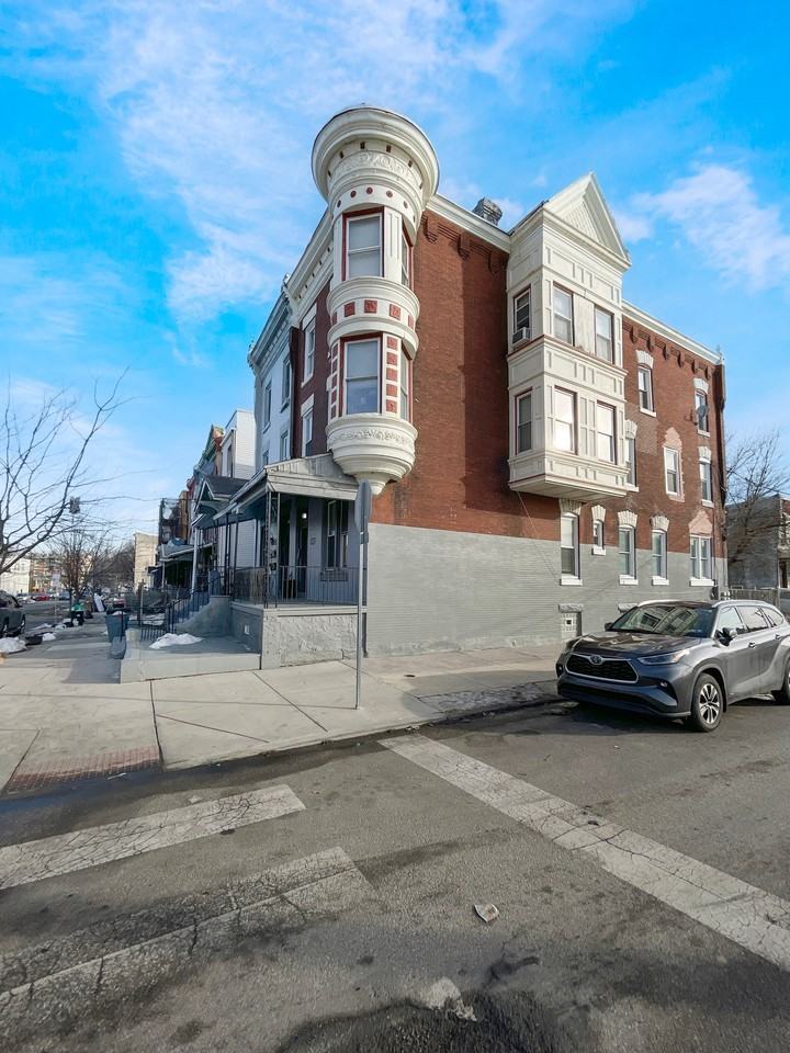 1101 N 41st St #2R - Photo 3 of 19