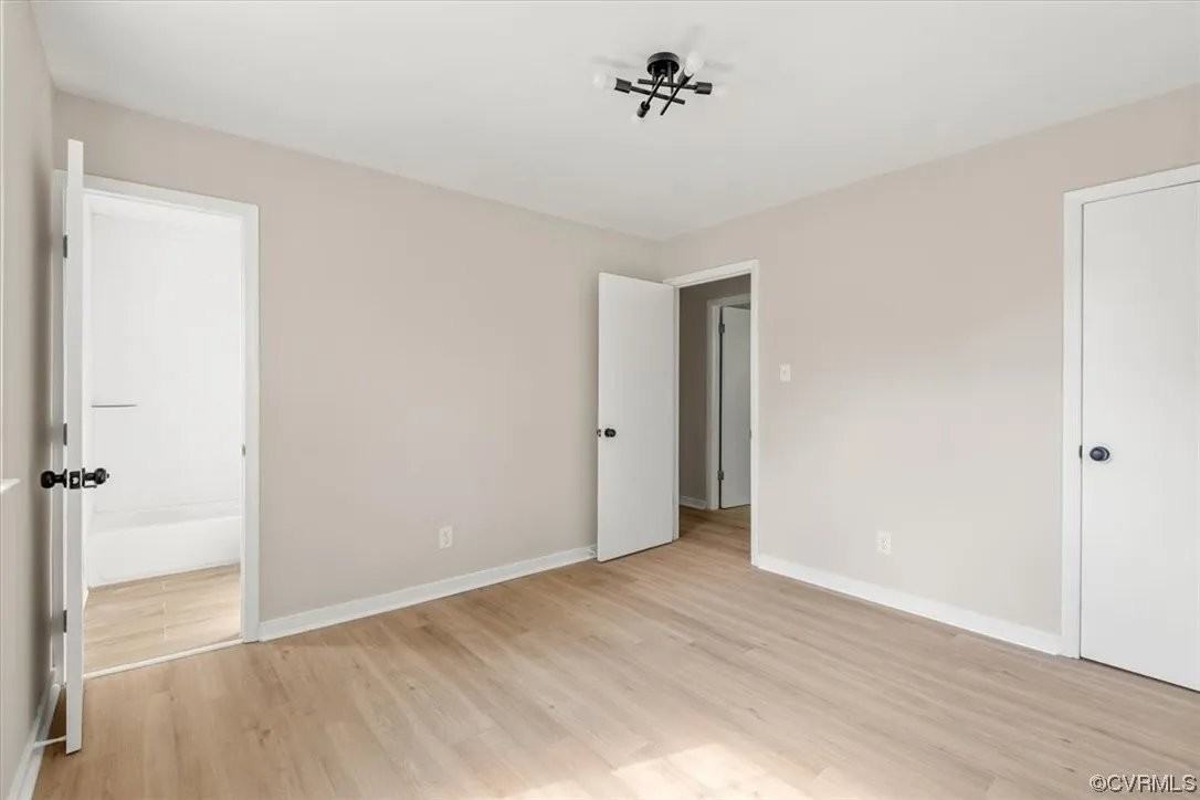 916 Cameron St - Photo 5 of 11