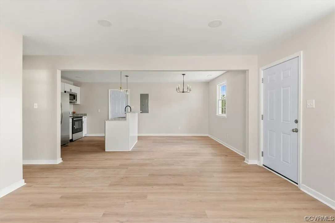 916 Cameron St - Photo 7 of 11