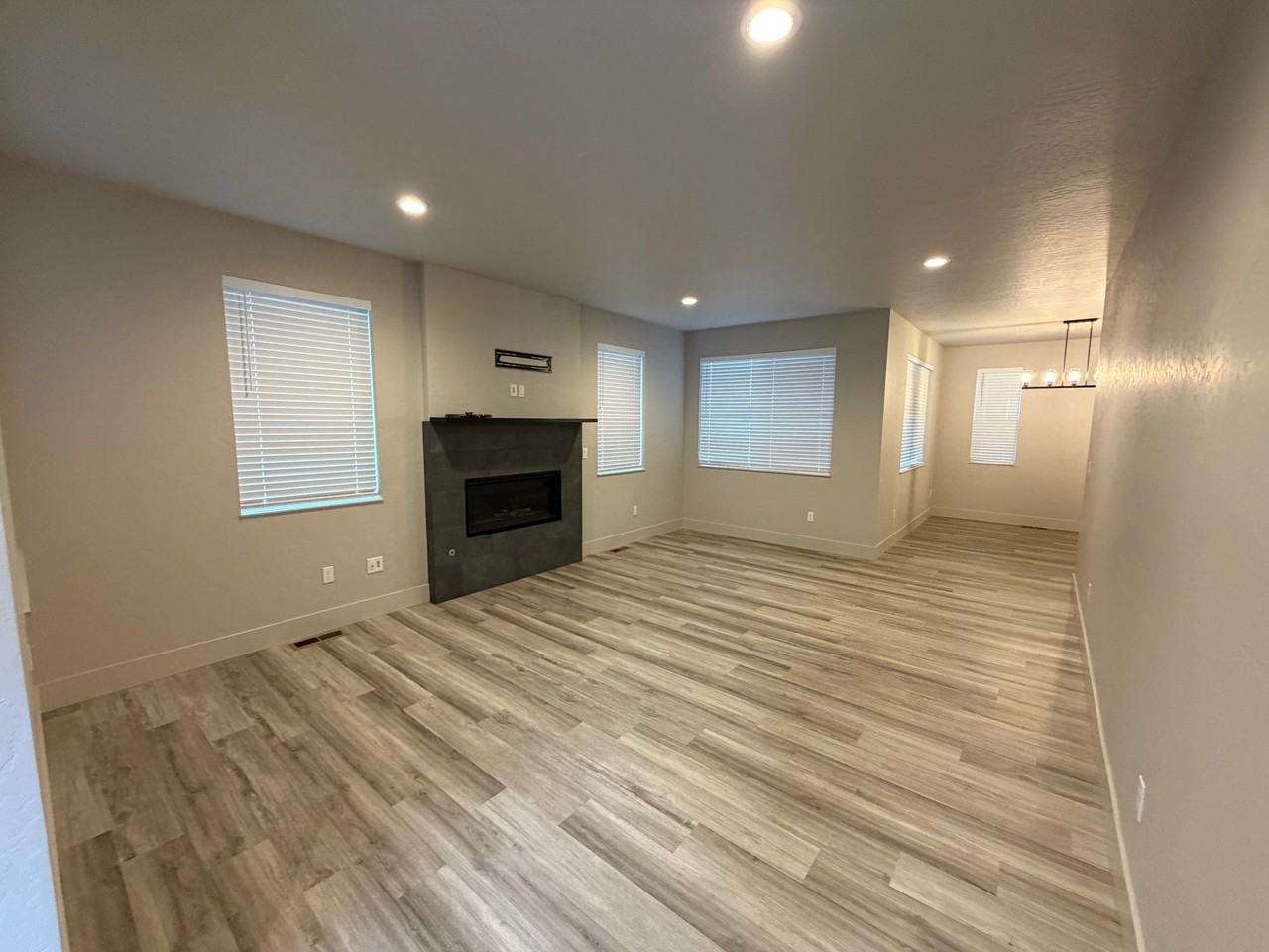 4178 N Honeysuckle Dr - Photo 4 of 21
