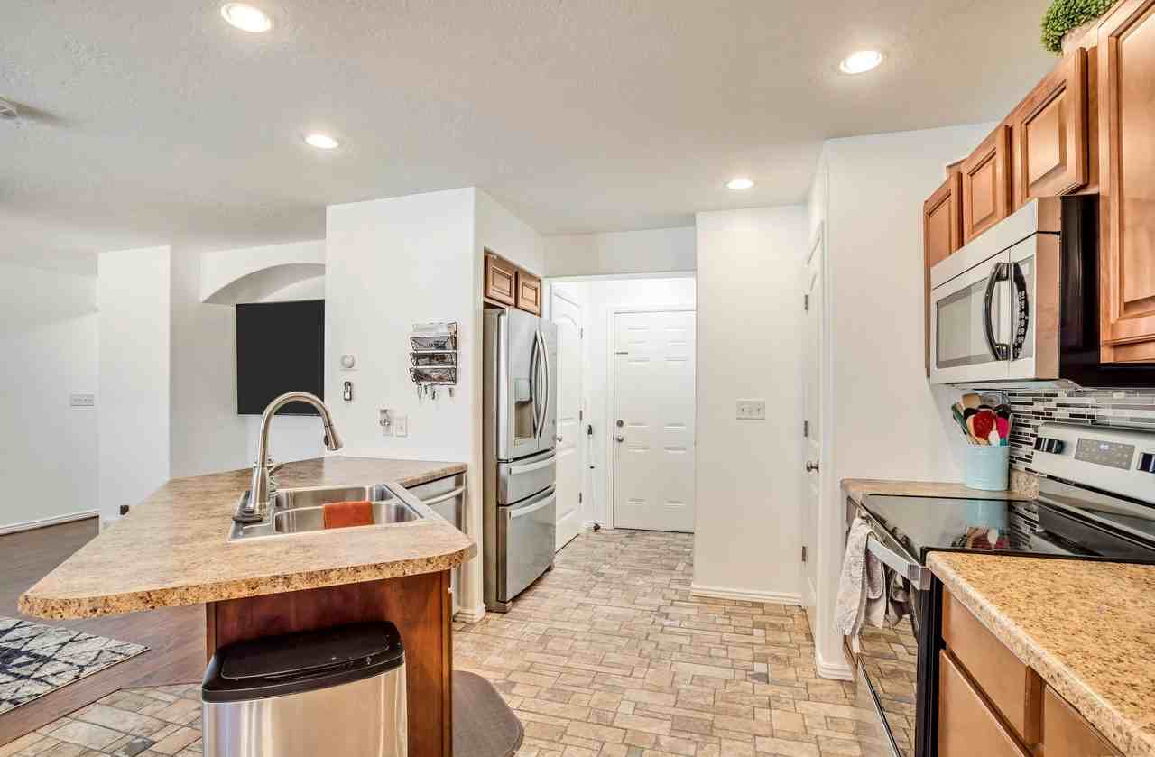 1233 Firefly Dr - Photo 6 of 20
