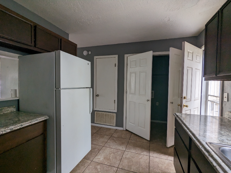 1921 N Magnolia St - Photo 5 of 20