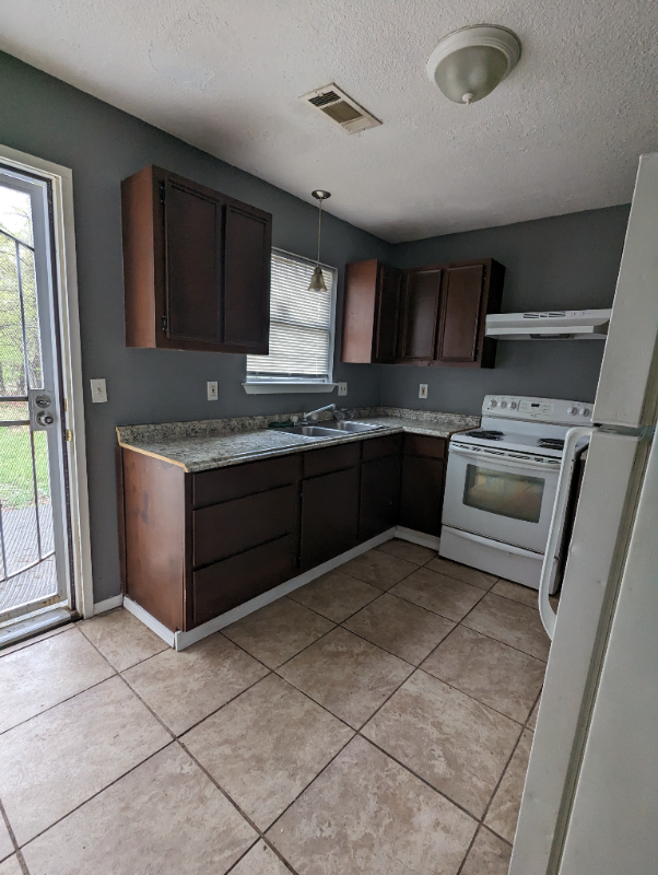 1921 N Magnolia St - Photo 6 of 20