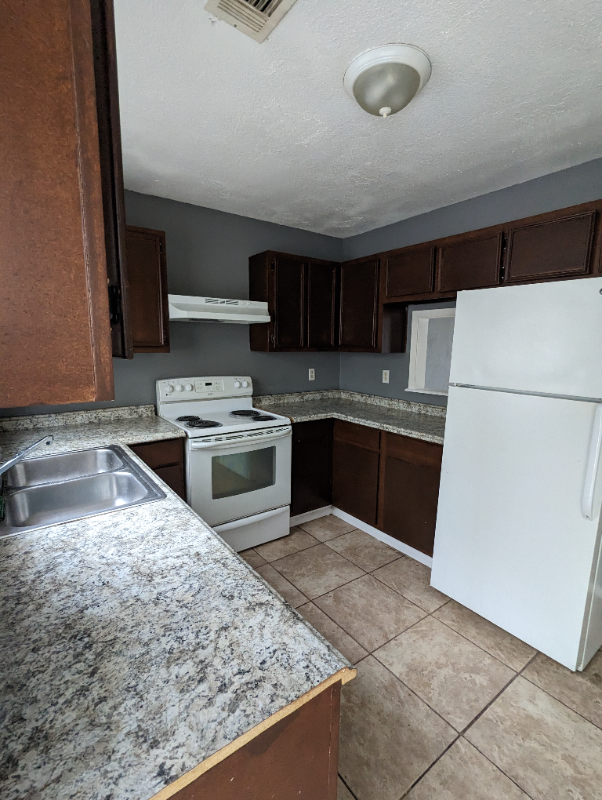 1921 N Magnolia St - Photo 7 of 20