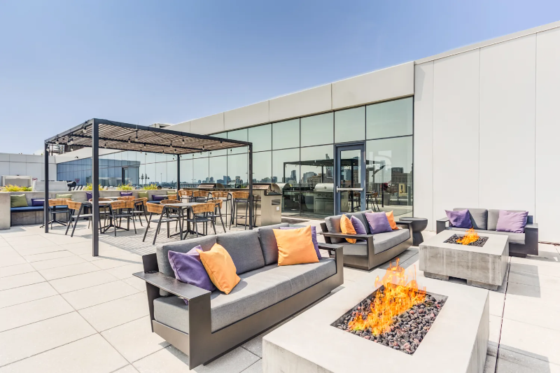 808 S Green St - Photo 7 of 11