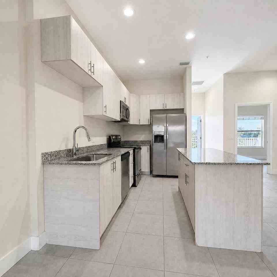 3221-3409 SW 8th Pl - Photo 4 of 33