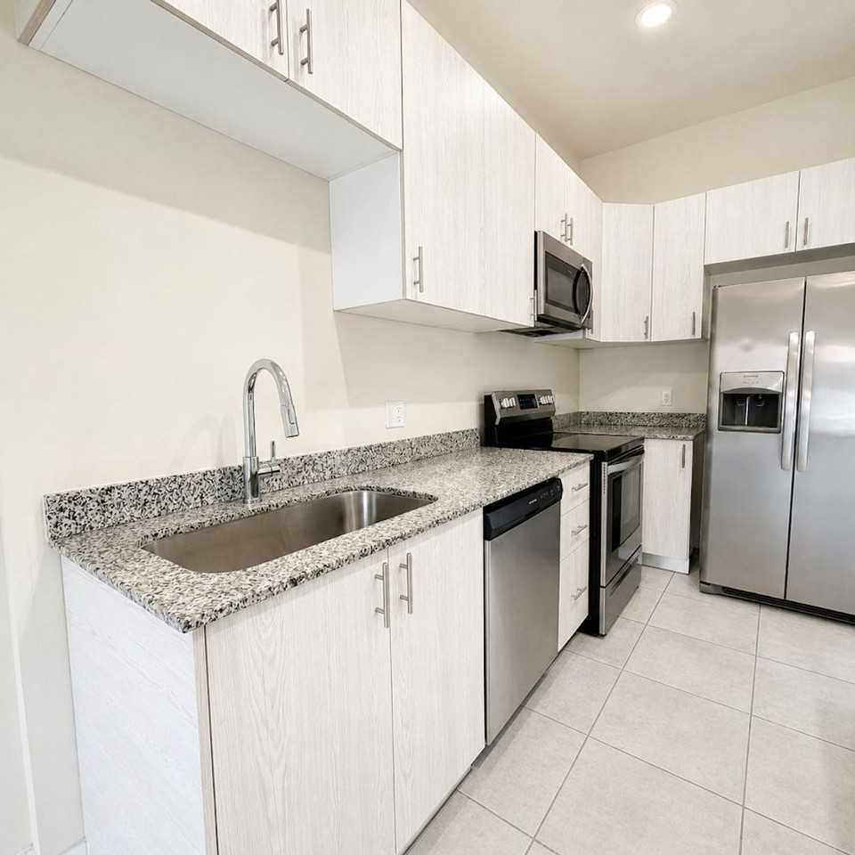 3221-3409 SW 8th Pl - Photo 5 of 33