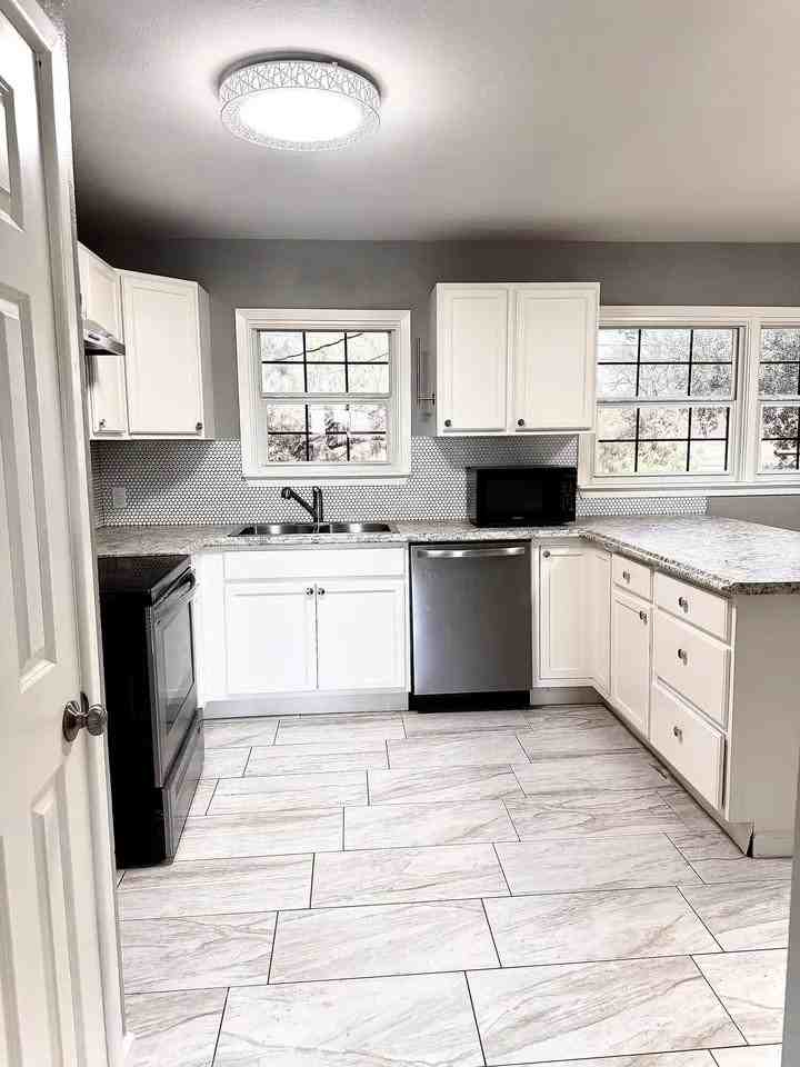 2926 Field St - Photo 5 of 6