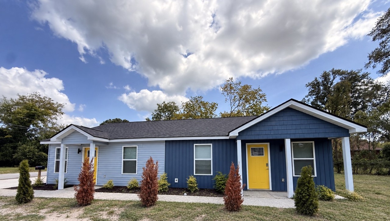 1424 Brown St #B - Photo 2 of 20
