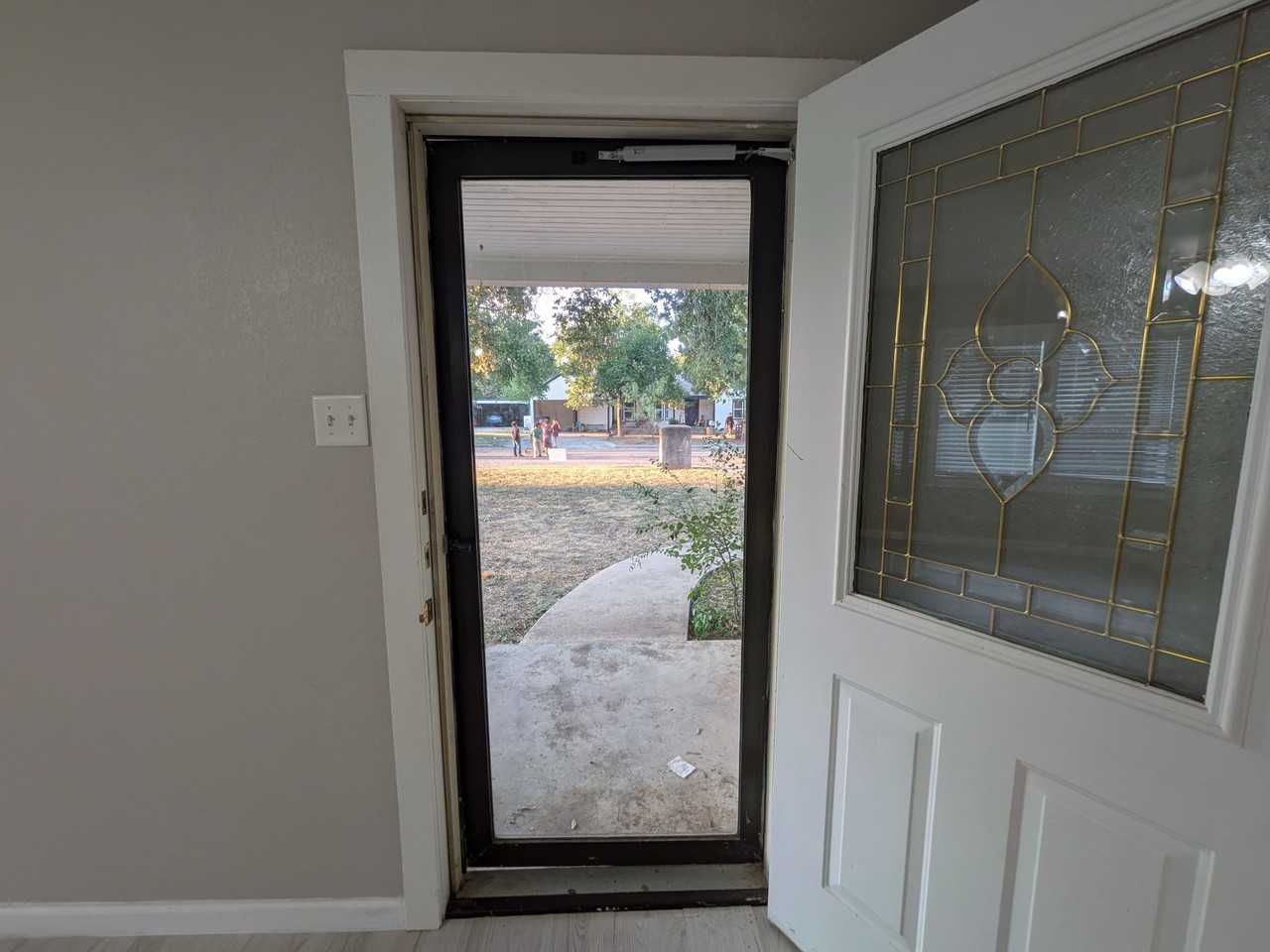 1817 W Avenue K - Photo 2 of 17