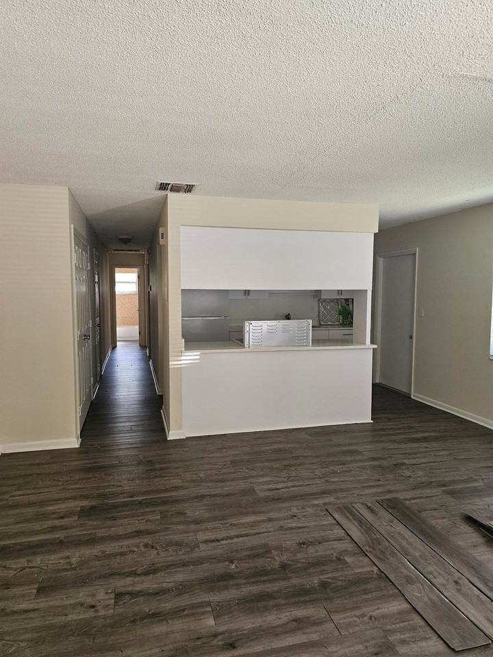 1512 Colmar Ave - Photo 2 of 7